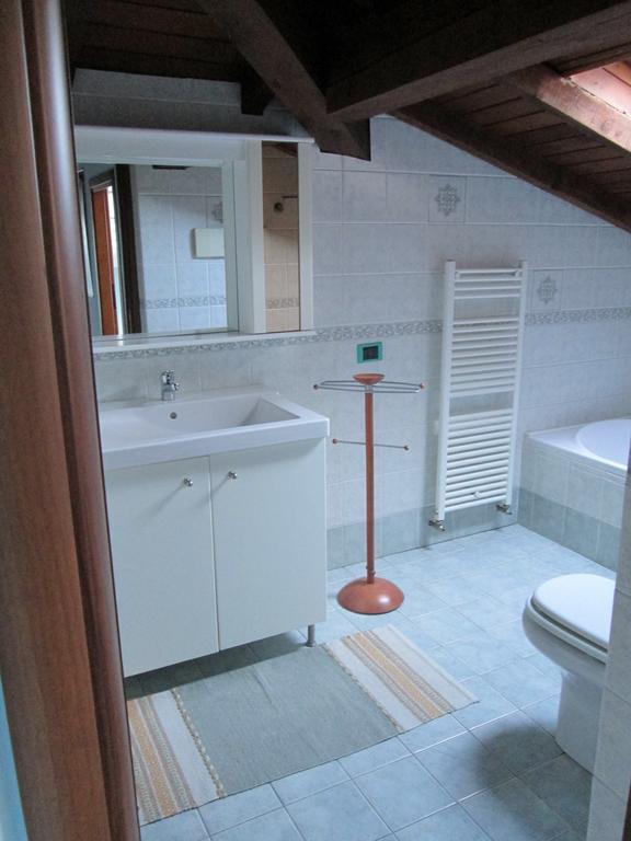 Brissago-Valtravaglia La Casa Del Borgo Bed & Breakfast 部屋 写真
