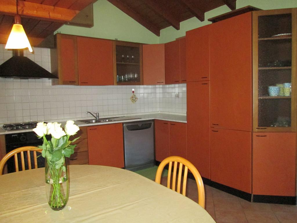 Brissago-Valtravaglia La Casa Del Borgo Bed & Breakfast エクステリア 写真