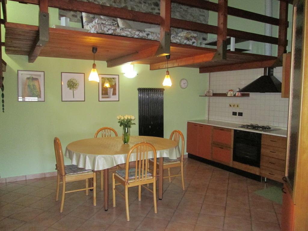Brissago-Valtravaglia La Casa Del Borgo Bed & Breakfast エクステリア 写真