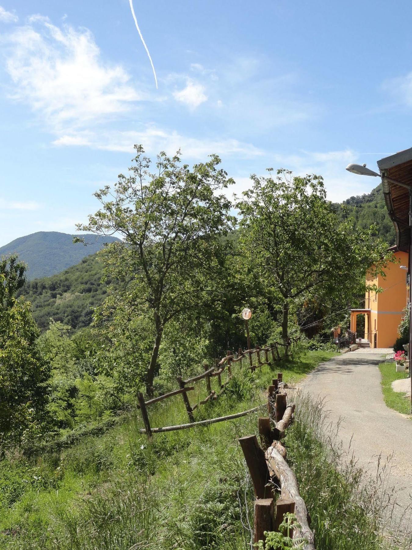 Brissago-Valtravaglia La Casa Del Borgo Bed & Breakfast エクステリア 写真
