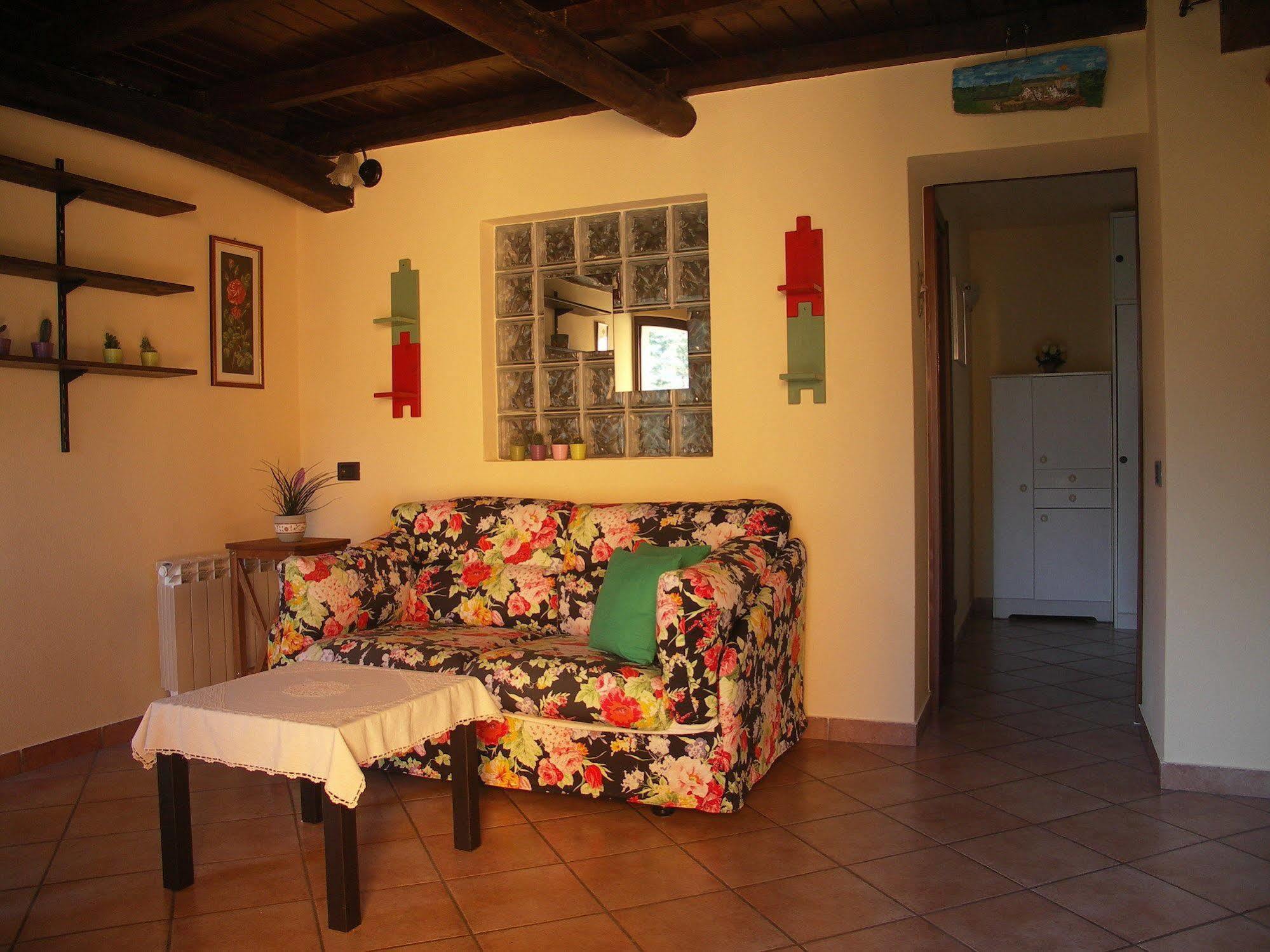 Brissago-Valtravaglia La Casa Del Borgo Bed & Breakfast エクステリア 写真