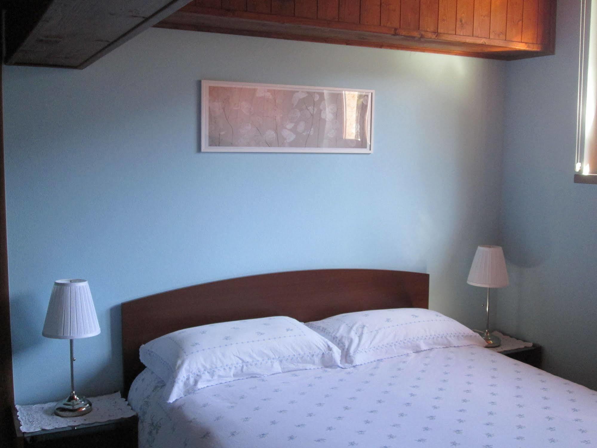 Brissago-Valtravaglia La Casa Del Borgo Bed & Breakfast エクステリア 写真