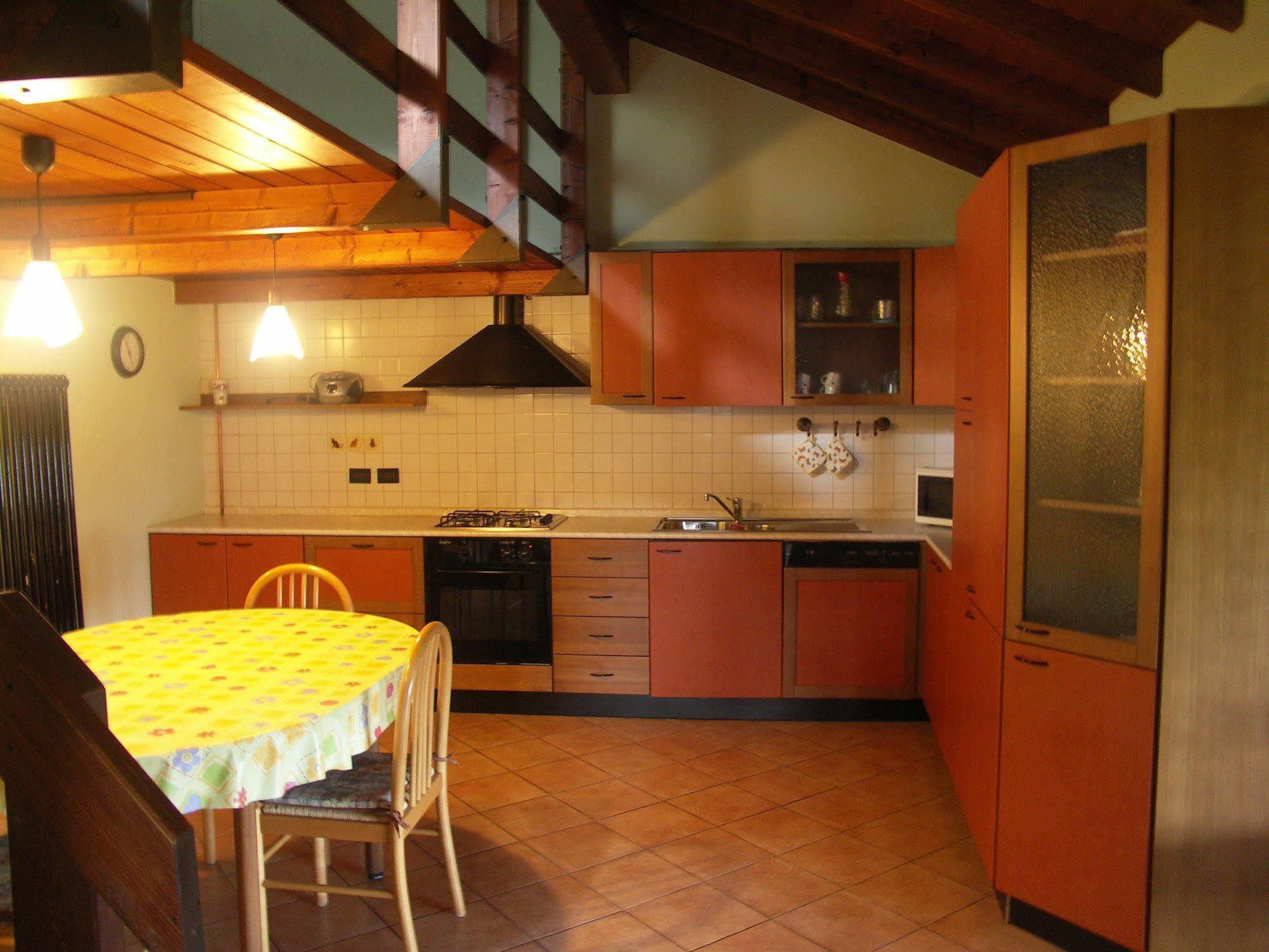 Brissago-Valtravaglia La Casa Del Borgo Bed & Breakfast エクステリア 写真