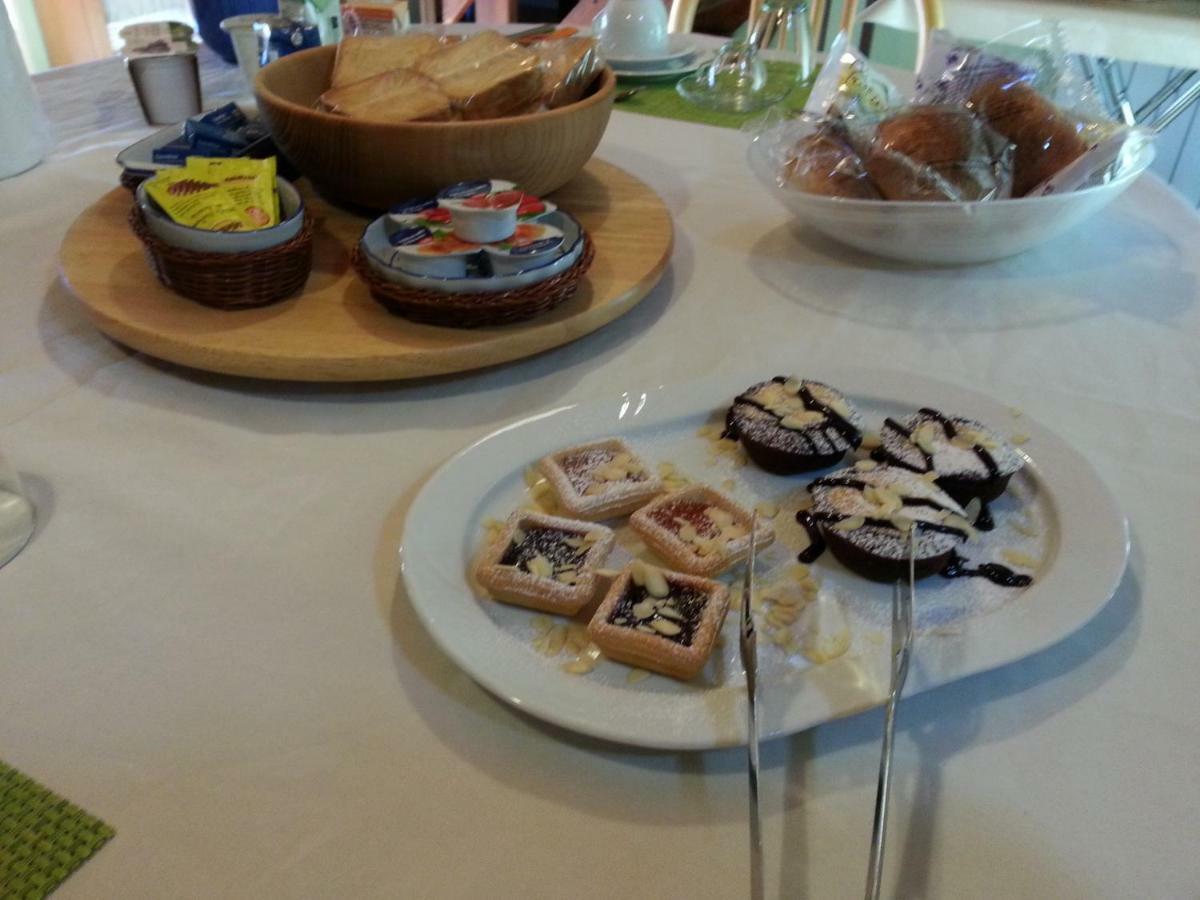 Brissago-Valtravaglia La Casa Del Borgo Bed & Breakfast エクステリア 写真